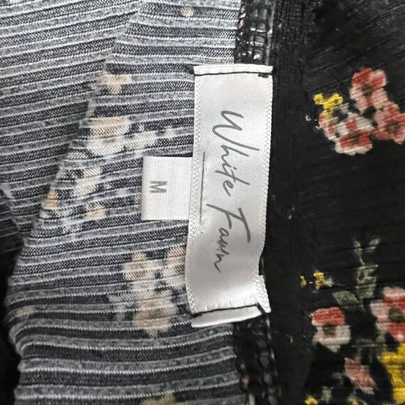 White Fawn Tillys Tee Shirt Black Floral Long Sleeve Cropped Stretch Juniors Med - Picture 8 of 9